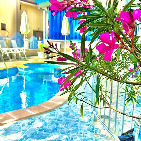 Отель Boutique Royal 3*