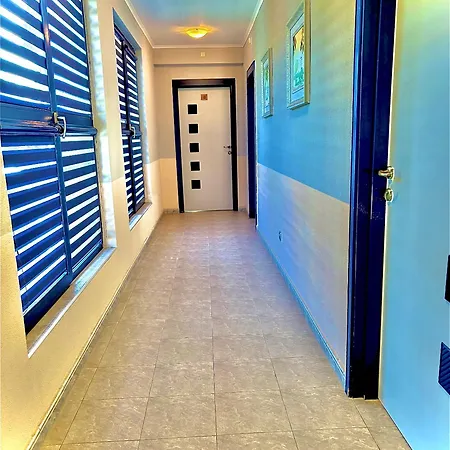 Отель Boutique Royal 3*